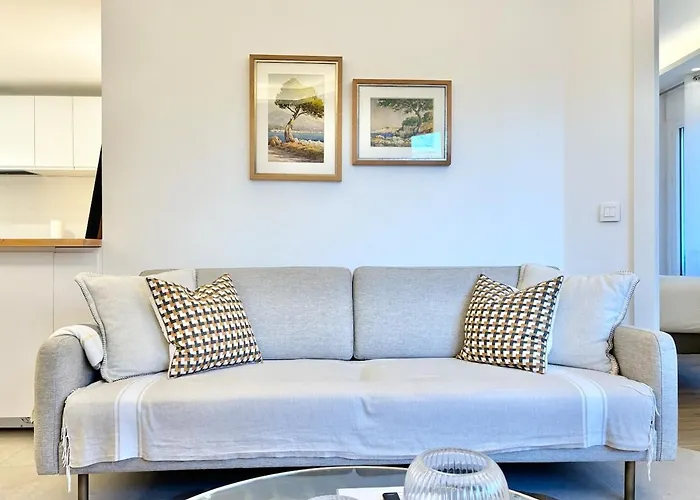 2 Bedrooms & 2 Bathrooms - 24p2 * Cannes