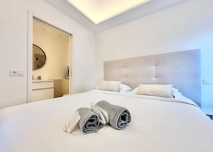 2 Bedrooms & 2 Bathrooms - 24p2 *