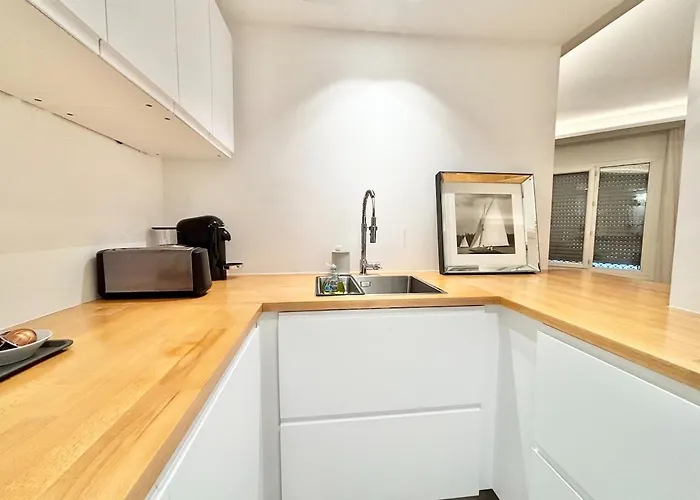 2 Bedrooms & 2 Bathrooms - 24p2